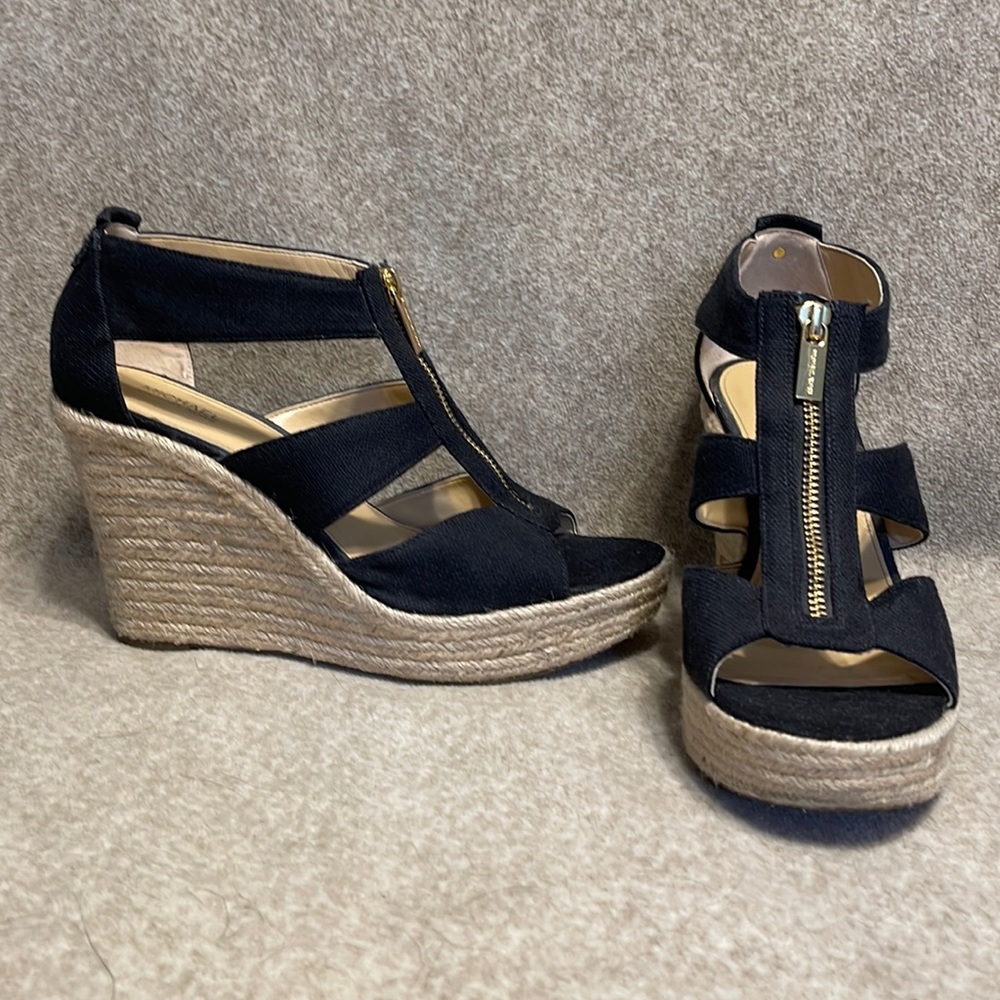 Michael Michael Kors Berkley Wedge Sandal in Canvas with zipper. Size 8.5